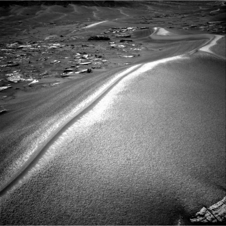 Curiosity Rover Celebrates 5,000 Martian Days and New Discoveries